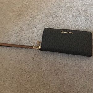 Brand new Michael Kors jet set travel wristlet